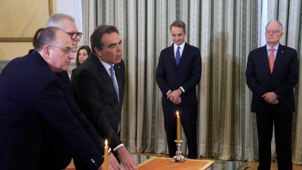 Ορκίστηκαν τα νέα μέλη της κυβέρνησης μετά τον ανασχηματισμό
