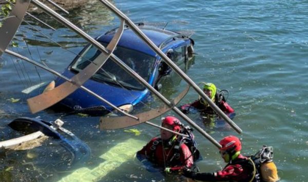 Γαλλία: Λεωφορείο με επιβάτες έπεσε στον Σηκουάνα – Στο τιμόνι βρισκόταν εκπαιδευόμενος οδηγός