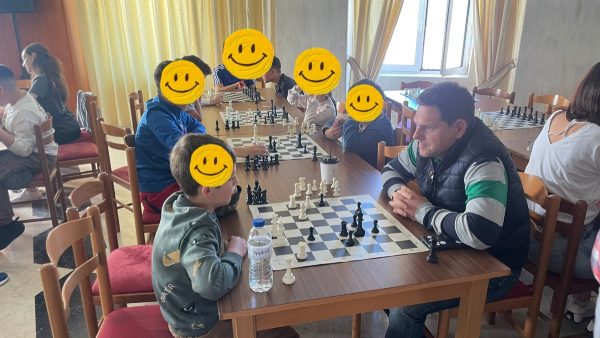 Μικροί και μεγάλοι γνώρισαν το σκάκι σε μια ξεχωριστή εκδήλωση στη ΛΑΦ Λαμίας (ΦΩΤΟ)