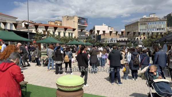 Λαμία: Θα έχει και το απόγευμα το Φεστιβάλ Σοκολάτας στην πλατεία Πάρκου - Δείτε εικόνες