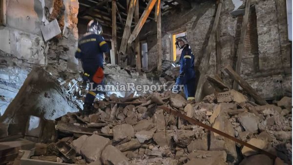 Κατέρρευσε ξαφνικά σπίτι στο κέντρο της Χαλκίδας - Δείτε φωτογραφίες και βίντεο