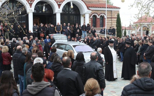 Κηδεία Στέφανου Μπορμπόκη: Συγκίνηση στο τελευταίο «αντίο» στον παλαίμαχο ποδοσφαιριστή