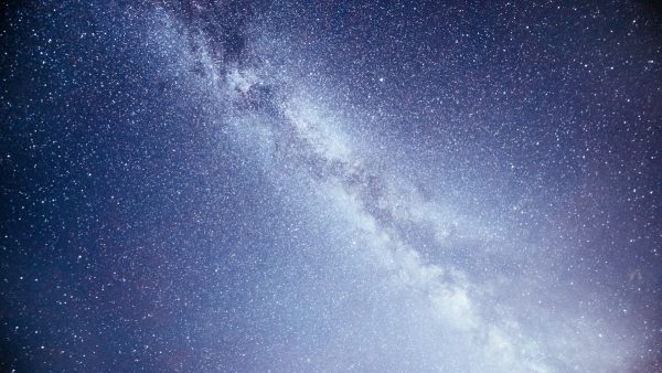 Σκοτεινή ύλη: Νέα θεωρία υποστηρίζει ότι μπορεί να αποτελείται από μαύρες τρύπες άλλου σύμπαντος