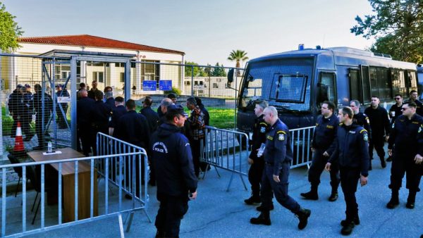 Δίκη Τέμπη: Κατά τεσσάρων μόνο κατηγορουμένων, από τους 36, στρέφεται το Δημόσιο - Αντιδράσεις και ένταση στην αίθουσα