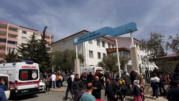 Τουρκία: Με 5 όπλα έσπειρε τον θάνατο στο σχολείο ο 15χρονος δράστης – Συνελήφθη ο πρώην αστυνομικός πατέρας του