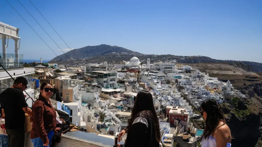 Χωροταξικό για τον τουρισμό: Οι νέοι κανόνες για επενδύσεις, Airbnb και εκτός σχεδίου δόμηση