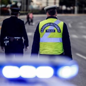 Συνέλβαν ανήλικο στην Αθηνών - Λαμίας που οδηγούσε κλεμμένη μηχανή