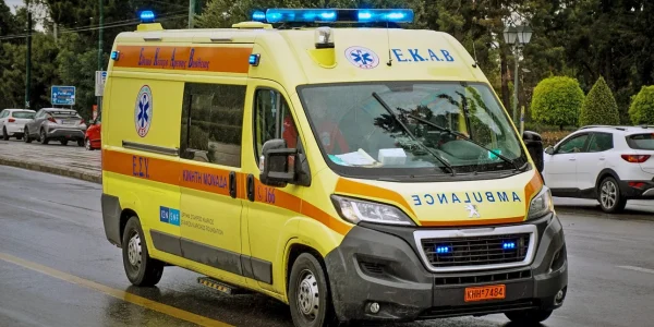 Βόλος: Έβαλε κατά λάθος όπισθεν και τραυμάτισε σοβαρά την μητέρα της!