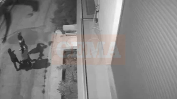 Βάρη: Βίντεο από τη στιγμή που οι διαρρήκτες φεύγουν με τα κλοπιμαία, τους πήραν στο κυνήγι οι ιδιοκτήτες