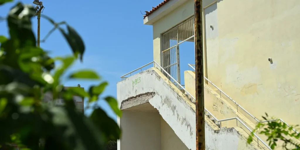 Σε κέντρο αποκατάστασης η 13χρονη που είχε πέσει από μπαλκόνι σχολείου στο Χαϊδάρι