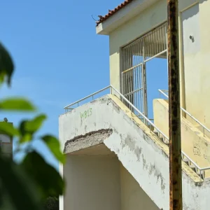 Σε κέντρο αποκατάστασης η 13χρονη που είχε πέσει από μπαλκόνι σχολείου στο Χαϊδάρι