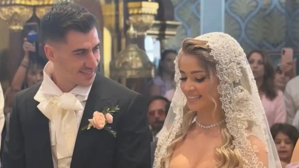 Ο αλά Bridgerton γάμος του Φειδία Παναγιώτου και της Στυλιάνας Αβερκίου, δείτε βίντεο και φωτογραφίες