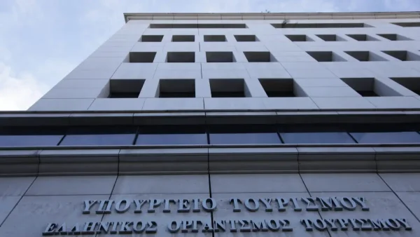 Τραγωδία στο Υπουργείο Τουρισμού - 51χρονη έπεσε από τον 2ο όροφο και σκοτώθηκε