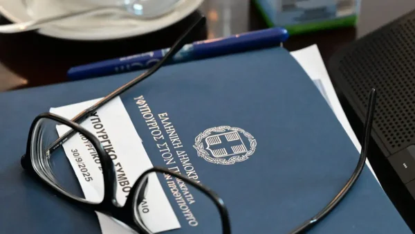 Πρόταση για ασυμβίβαστο υπουργού και βουλευτή: Τι ισχύει στην Κύπρο και σε άλλες ευρωπαϊκές χώρες