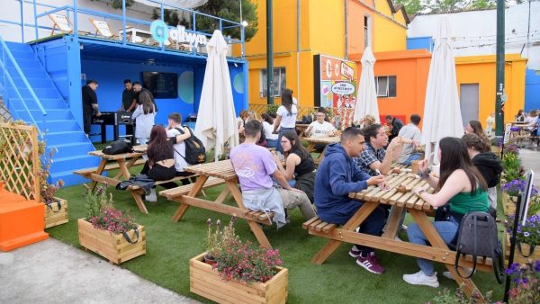 Οι επισκέπτες του Athens Street Food Festival δοκιμάζουν τις ικανότητές τους σε ένα διαφορετικό food challenge (ΒΙΝΤΕΟ)