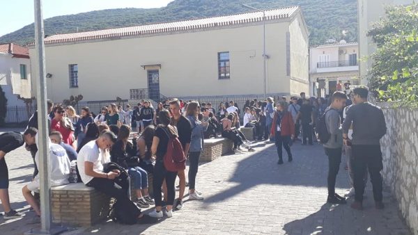 "Κομβόι" πούλμαν με Μαθητές στο Μουσείο Θυμάτων Ναζισμού Διστόμου την επέτειο της "Διεθνούς Ημέρας Μουσείων" (ΦΩΤΟ)