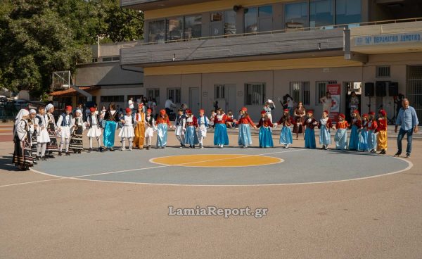 Χορός μέχρι τελικής πτώσεως στο 11ο Μαθητικό Φεστιβάλ Παραδοσιακών Χορών (ΦΩΤΟ)