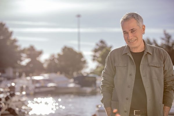 Απόψε: Παντελής Θαλασσινός, Βιολέτα Ίκαρη, Παυλίνα Βουλγαράκη & Ορχήστρα Ρυθμός στη "Χώρα"