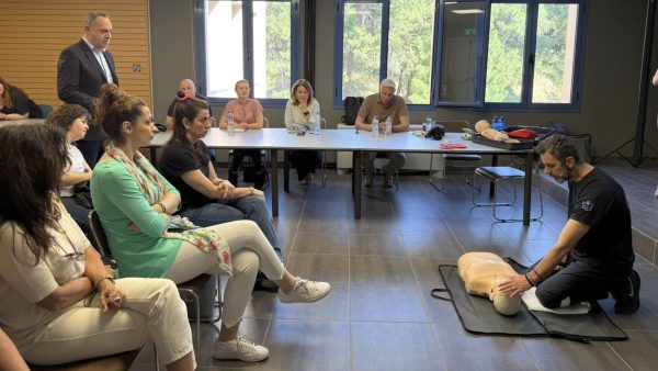 Εκπαιδευτικό σεμινάριο ΚΑΡΠΑ και χρήσης αυτόματου εξωτερικού απινιδωτή για τους υπαλλήλους του Δήμου Λαμιέων