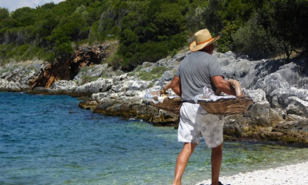 Η μαφία των λουκουμάδων... μετακόμισε στην Πιερία: Εκβίαζαν, απειλούσαν και έδερναν τους μικροπωλητές που δεν πλήρωναν προστασία