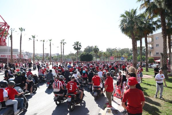 Ολυμπιακός – Ρεάλ Μαδρίτης: Τρομερή μηχανοκίνητη πορεία των ερυθρόλευκων οπαδών για τον τελικό της Euroleague