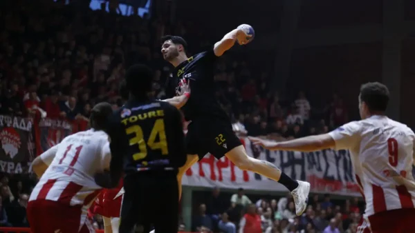 Ολυμπιακός – ΑΕΚ 32-33: Μεγάλη ανατροπή και «διπλό» για την Ένωση στον πρώτο τελικό της Handball Premier