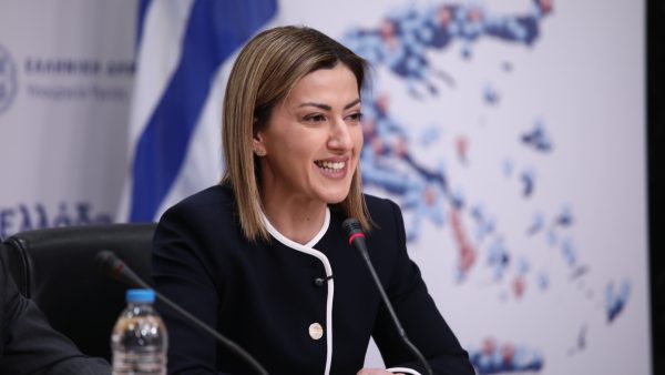 Αδιαθεσία στη Βουλή ένιωσε η Ειρήνη Αγαπηδάκη -Μεταφέρθηκε με ασθενοφόρο για εξετάσεις στον Ευαγγελισμό