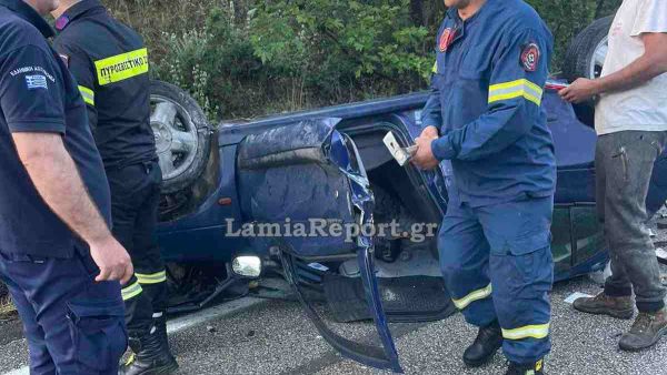 Φθιώτιδα: Ανατροπή αυτοκινήτου με εγκλωβισμό του οδηγού του (ΦΩΤΟ)