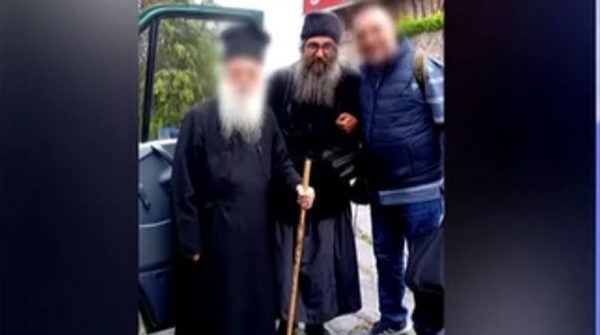 Άρης Σερβετάλης: Αγνώριστος με ράσα ως μοναχός στο Άγιο Όρος - Στο αυστηρό τυπικό της μοναστικής ζωής