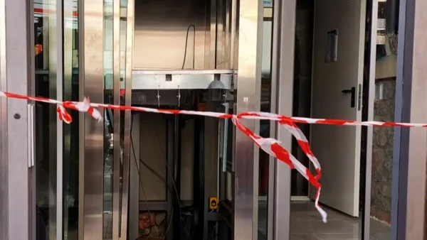 Τραγωδία στην Κηφισιά: Ηλικιωμένη σε αναπηρικό καροτσάκι εγκλωβίστηκε σε ασανσέρ και πέθανε