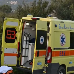 Σοβαρός τραυματισμός 62χρονου τουρίστα για μια selfie στην Λευκάδα - Έπεσε από βράχο
