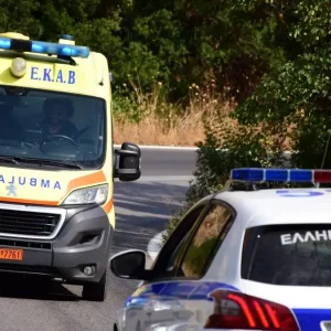 Απίστευτο περιστατικό στην Ασπροβάλτα – Ασυνείδητος οδηγός έπεσε πάνω σε Ι.Χ., τραυμάτισε δύο άτομα και το έβαλε στα πόδια