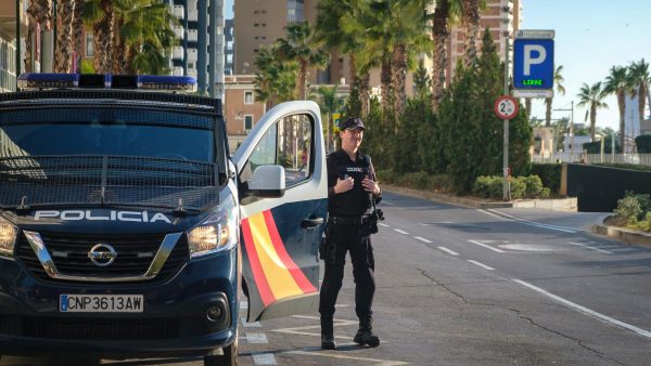 Mango: «Οι αντιφάσεις και οι οικονομική διαμάχη για την κληρονομιά του Ισάκ Άντικ έβαλαν στο μικροσκόπιο τον γιο του», λέει η δικαστής