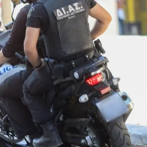 Πρώην ποδοσφαιριστής σε κύκλωμα διακίνησης κοκαΐνης στην Αθήνα, συνελήφθη αστυνομικός, κατηγορείται και ειδικός φρουρός