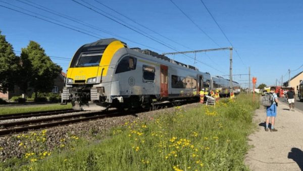 Βέλγιο: 12 και 15 ετών τα δύο νεκρά παιδιά από τη σύγκρουση τρένου με σχολικό – Πέντε έφηβοι τραυματισμένοι στο νοσοκομείο