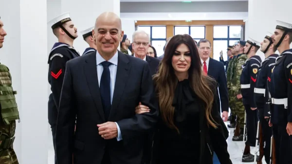 Η Κίμπερλι Γκιλφόιλ ανάρτησε βίντεο με τον Νίκο Δένδια να λέει ότι η Ελλάδα έχει από τις ισχυρότερες αεροπορίες στον πλανήτη