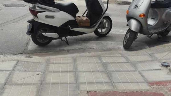 Διάβαση πεζών και ράμπα ΑΜΕΑ για πάρκινγκ