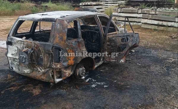 Θρίλερ στη Φθιώτιδα με απανθρακωμένο άνδρα σε αυτοκίνητο - Δείτε εικόνες