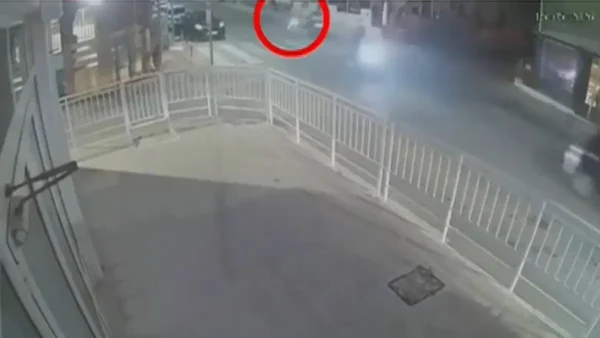 Ηράκλειο: Μηχανή χτύπησε γυναίκα και την πέταξε 20 μέτρα μακριά – Βίντεο ντοκουμέντο από την παράσυρση