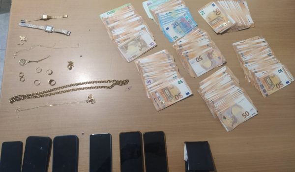 Φθιώτιδα: Απατεώνες απέσπασαν 40.000 ευρώ και κοσμήματα από γυναίκα στο Δομοκό (ΦΩΤΟ)