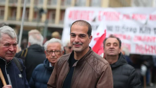 Νέα Αριστερά κατά της ΕΛΑΣ του Τσίπρα με προειδοποιήσεις για «όσους θέλουν να ανέβουν στο άρμα του»