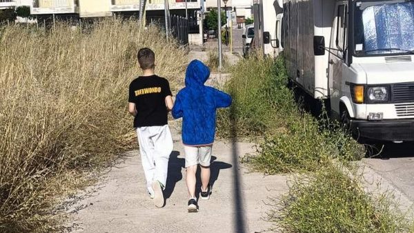 Λαμία: Οχιά σε αυλή σχολείου - Κίνδυνος από τα ακαθάριστα οικόπεδα (ΦΩΤΟ)