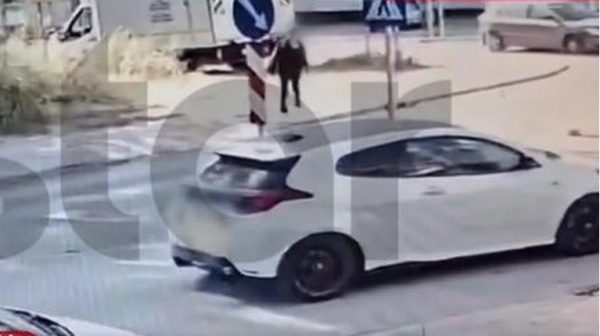Ιωάννινα: Τα δραματικά δευτερόλεπτα από τη στιγμή που αυτοκίνητο χτυπά ανήλικη σε διάβαση με σφοδρότητα