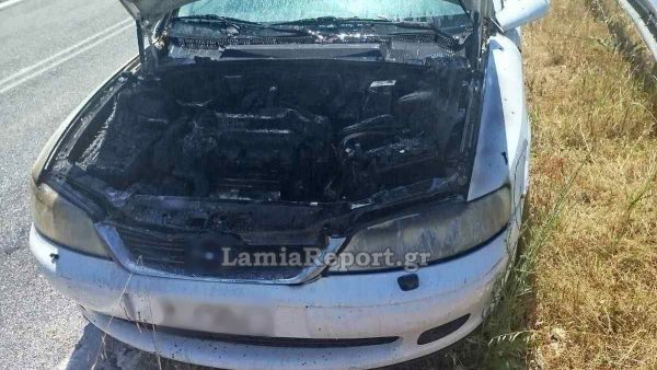 Φθιώτιδα: Αυτοκίνητο πήρε φωτιά εν κινήσει στις στροφές του Δρούγου (ΦΩΤΟ)