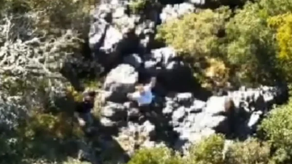 Κέρκυρα: Η στιγμή που drone της πυροσβεστικής εντοπίζει δύο πεζοπόρους που έχασαν τον προσανατολισμό τους