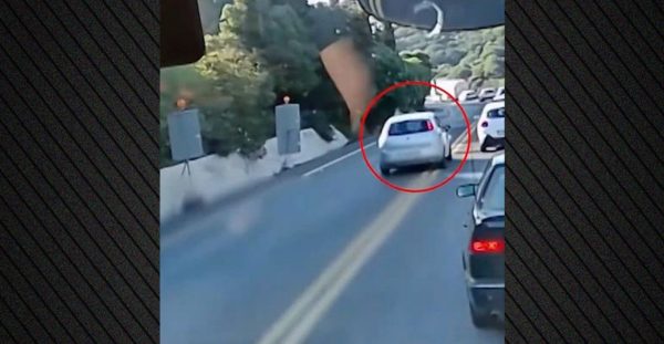Δημόσιος κίνδυνος! Οδηγός στην Κρήτη, μπήκε στο αντίθετο και προσπέρασε 8 αυτοκίνητα σε «κλειστή στροφή» - Δείτε βίντεο