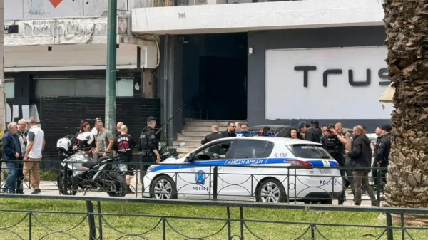 Tζιτζιφιές: Πυροβόλησαν γυναίκα έξω από το κατάστημα – Συνελήφθη ο δράστης