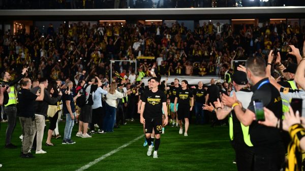 Live streaming το πάρτι τίτλου της ΑΕΚ στη Νέα Φιλαδέλφεια