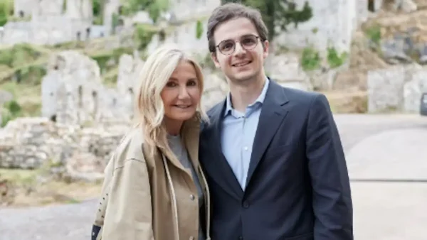 Η Μαρέβα Μητσοτάκη με τον Κωνσταντίνο Μητσοτάκη στον Μυστρά: Η φωτογραφία με τον εορτάζοντα γιο της και η ευχή