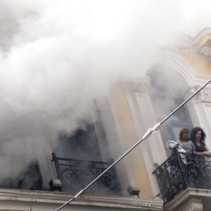 Marfin: Συνελήφθη στη Βρετανία η 46χρονη που κατηγορείται για τον εμπρησμό